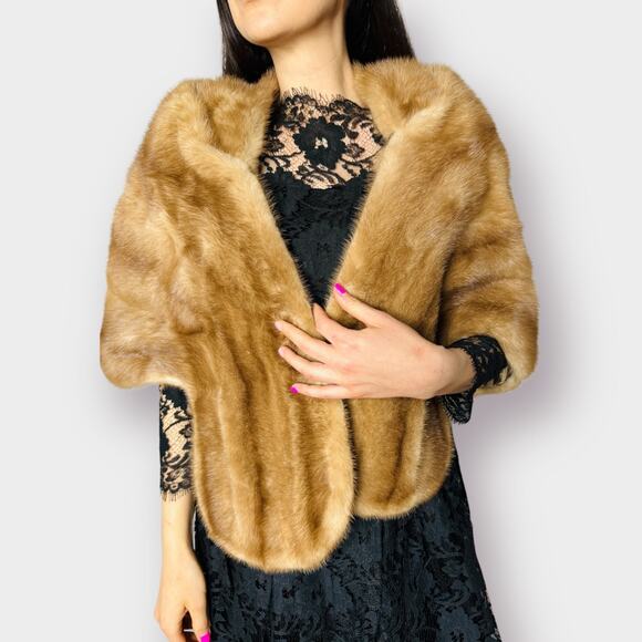 1960s Furs by Truesdell Tan Stole with Pockets‎ - Picture 1 of 6